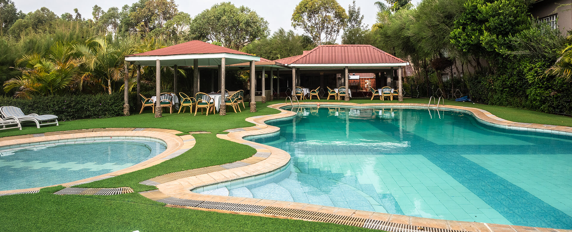 Comfort Gardens Nanyuki poolside dining area