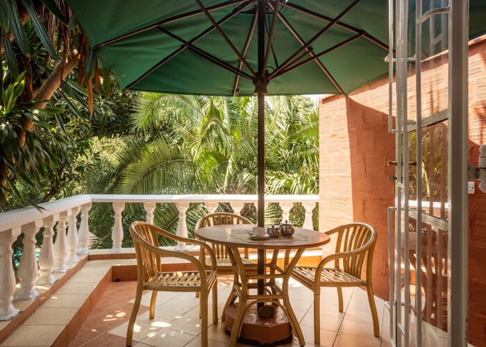 Comfort Gardens dining area